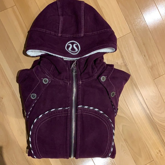 🌟HP🌟EUC Lululemon Special Edition Burgundy Hoodie detachable sleeves - size 10 - Picture 3 of 16